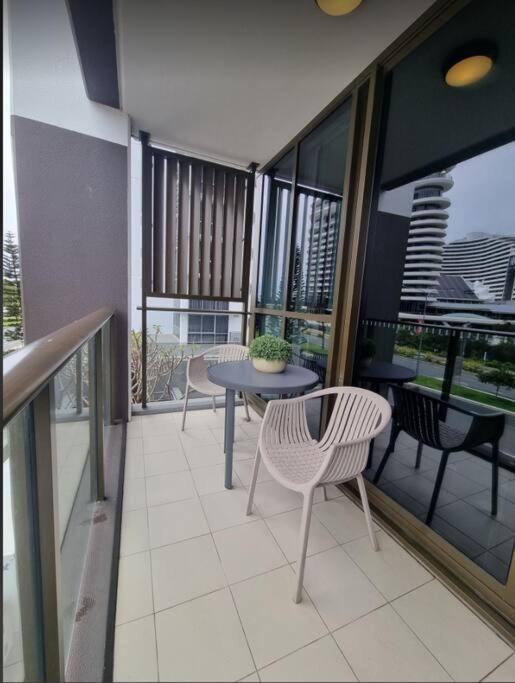 Broadbeach Stunner Modern And Central Gold Coast Luaran gambar