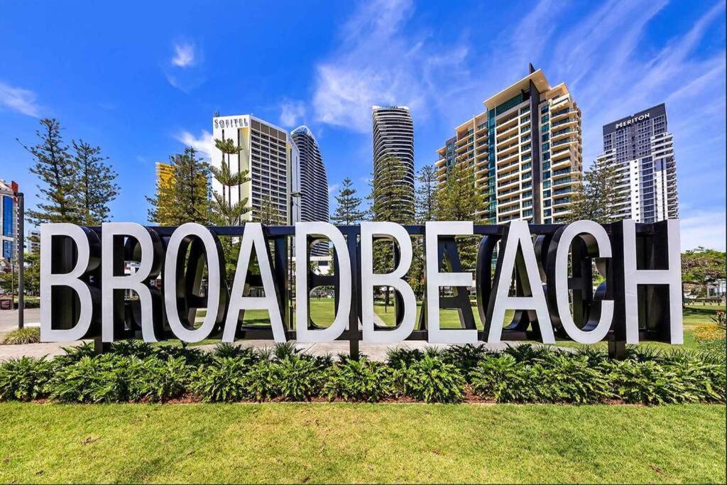 Broadbeach Stunner Modern And Central Gold Coast Luaran gambar